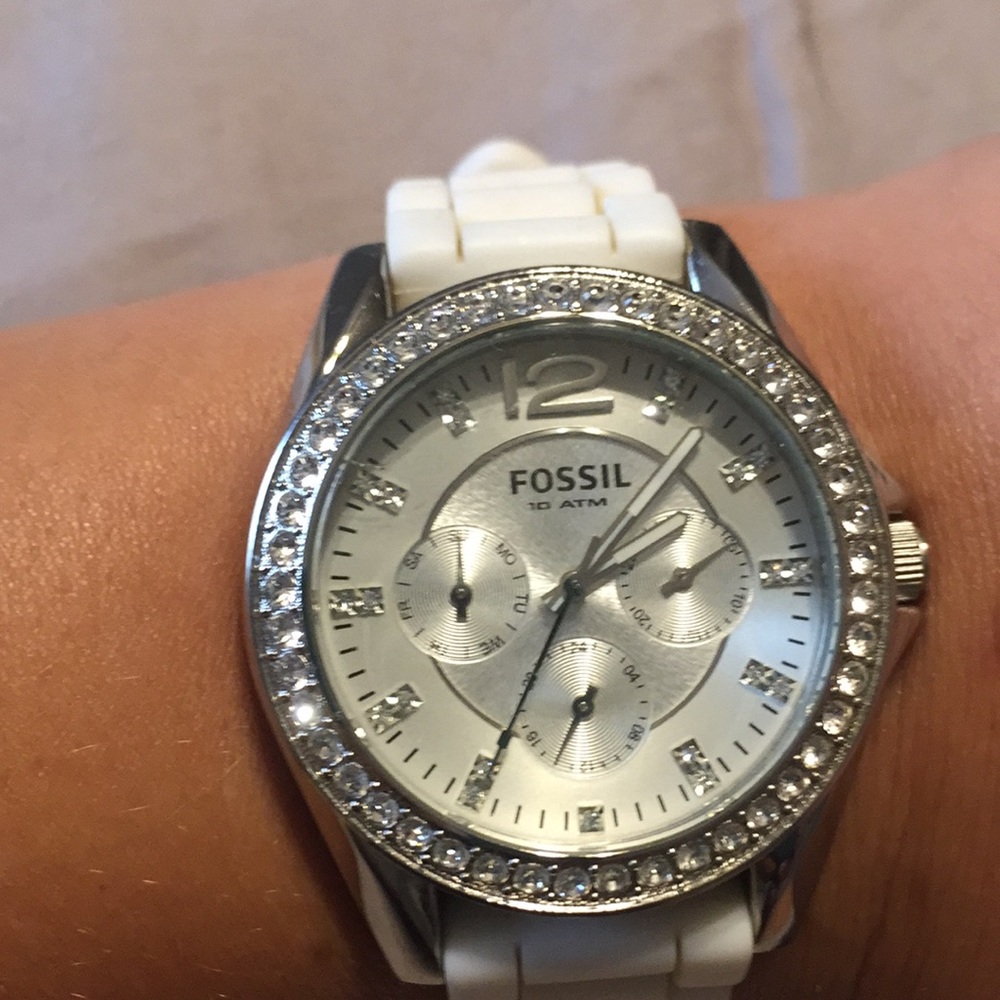 Fossil watch with white band & silver face